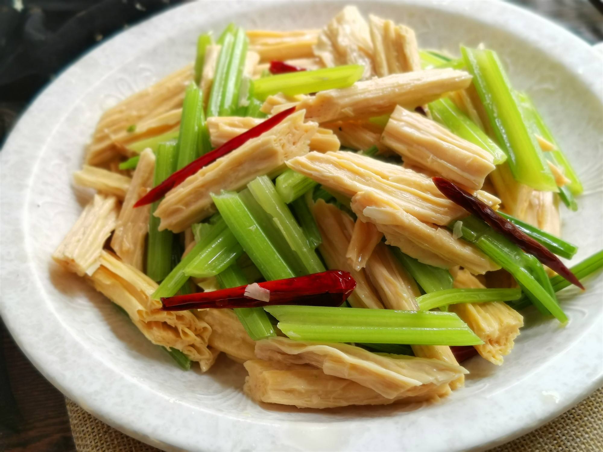香麦烧腐竹做法