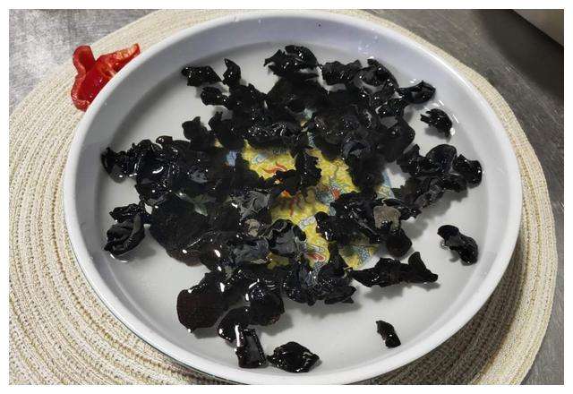 泡木耳的做法
