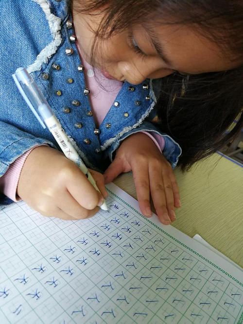 孩子写字很慢怎么办