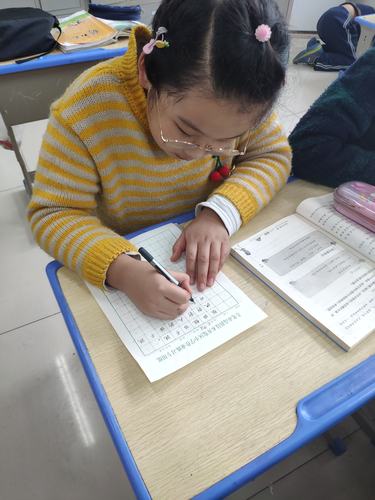 三年级孩子写字慢怎么办