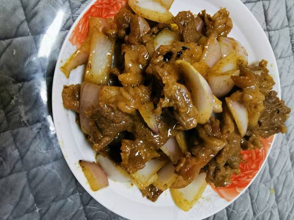 洋葱爆羊肉的家常做法