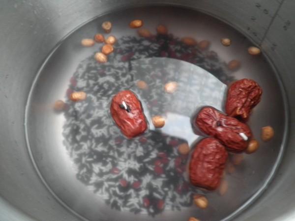 黑米花生粥的做法 米粥