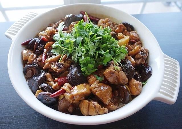 鸡炖香菇的做法