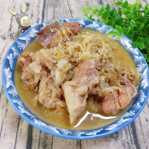 排骨炖酸菜家常做法