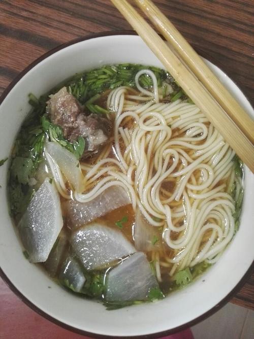 牛骨汤面的做法