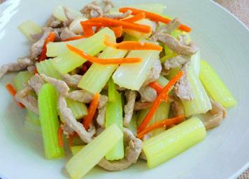 西芹炒肉的做法
