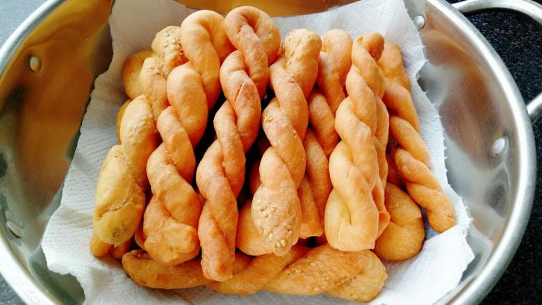 咸酥麻花的做法
