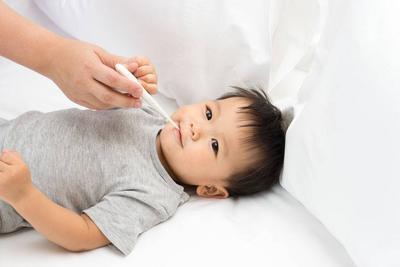 小孩子发烧发冷怎么办