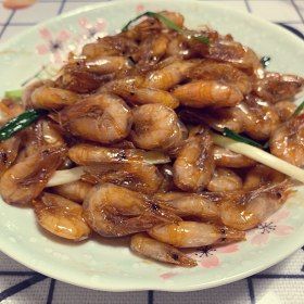 油爆小河虾的做法