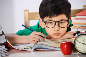 小孩子近视怎么办
