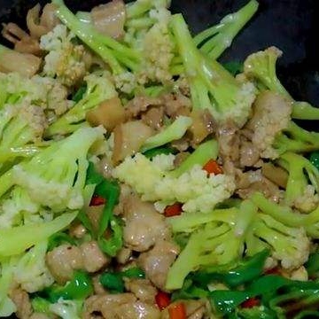 菜花炒肉的做法