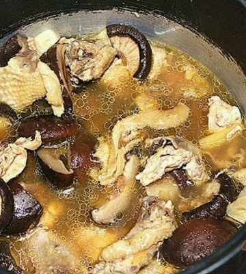 香菇炖鸡汤的做法