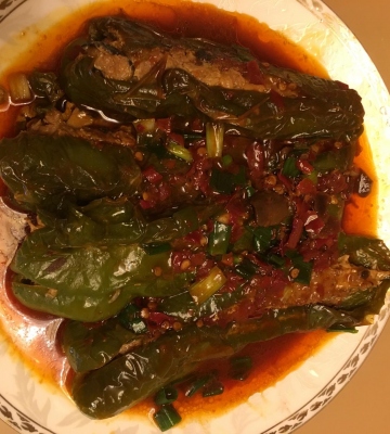 辣椒包肉的做法