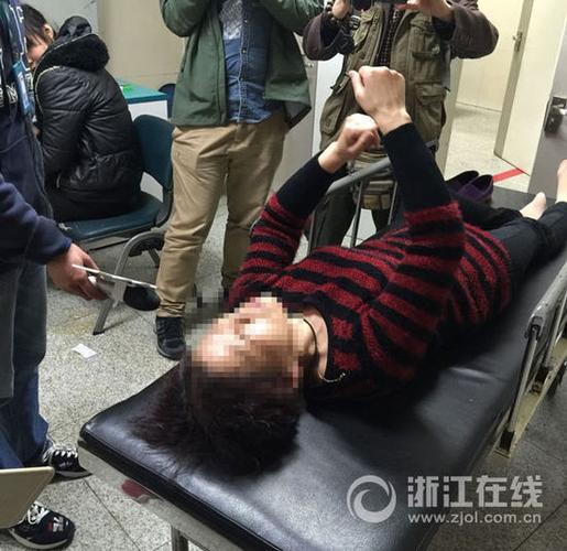 腿被门夹了怎么办