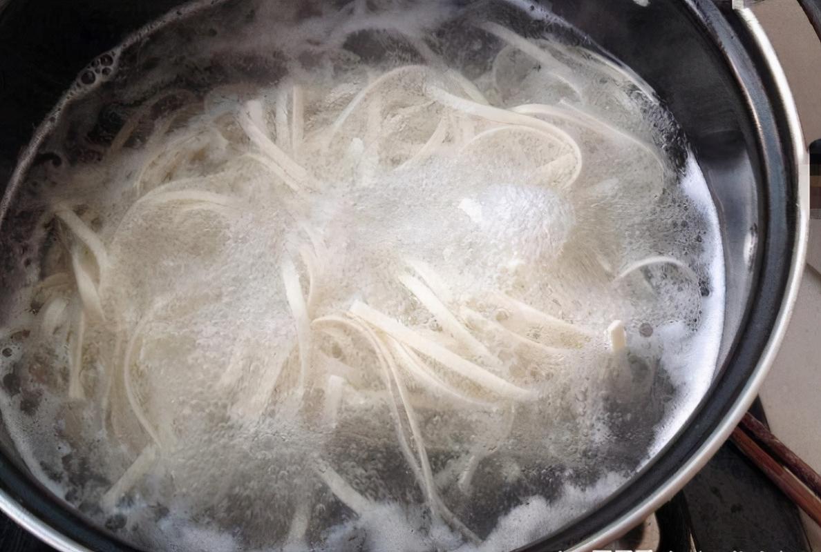 如何正确煮面条